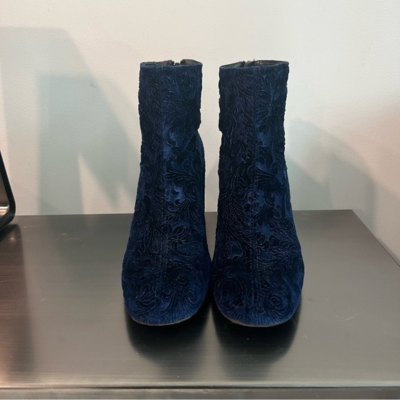 Authentic Stuart Weitzman booties - Picture 7 of 7
